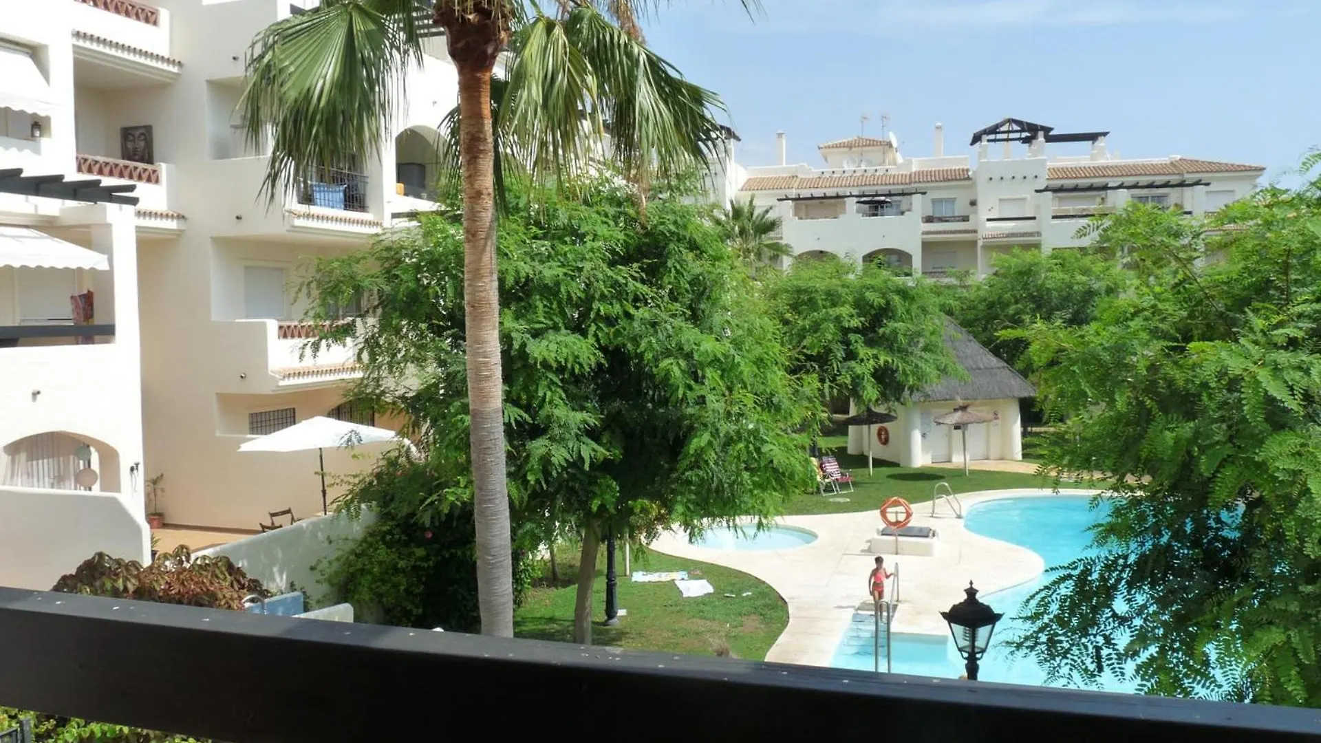 2010-Superb Apt 2 Bedrooms In Complex With Pool 마닐바